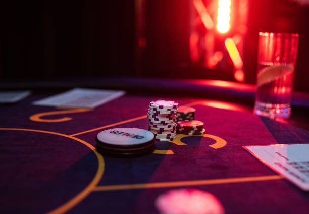 scbet88 live blackjack table with dealer and card game in progress